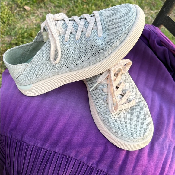 Reef Shoes - Reef Women's Sneakers in mint color.